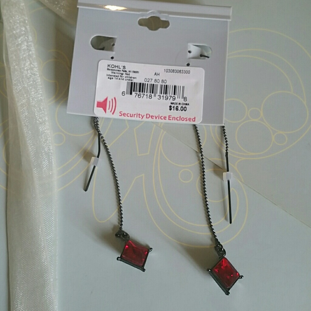 Red Threaded Earrings - Picture 4 of 4